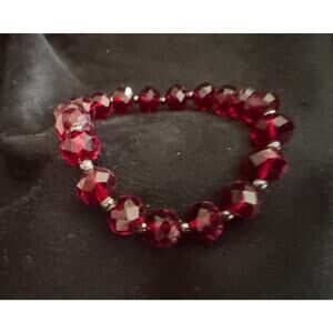 Red Faceted Bead Stretch Bracelet B067